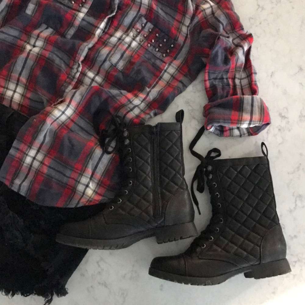 📍Sold📍Black quilted combat boots